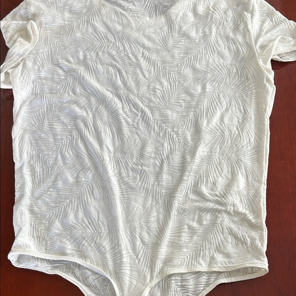 Victoria's Secret Gray and White Patterned Top - Picture 5 of 5